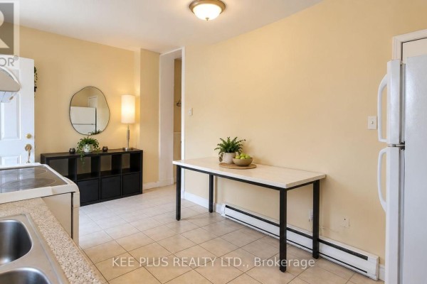 Bedroom 2 - 1 - 131 Chisholm Avenue, Toronto, ON M4C4V9 Photo 4