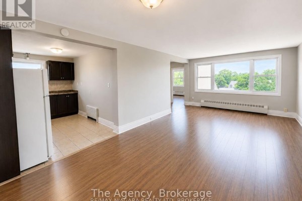 Living room - 1 - 139 Westchester Crescent, St  Catharines, ON L2P2N8 Photo 2