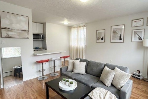 Dining room - 1 - 140 Springhurst Avenue, Toronto, ON M6K1C1 Photo 2