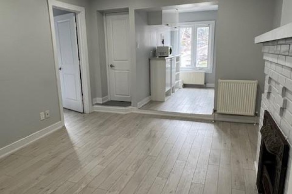 1 - 1659 Gerrard Street E, Toronto, ON M4L2A9 Photo 3