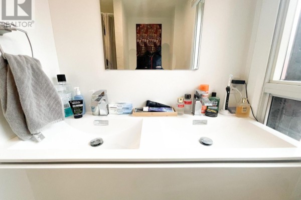 White double vanity with modern integrated sinks and stainless steel faucets. - 1 - 20 Sullivan Street, Toronto