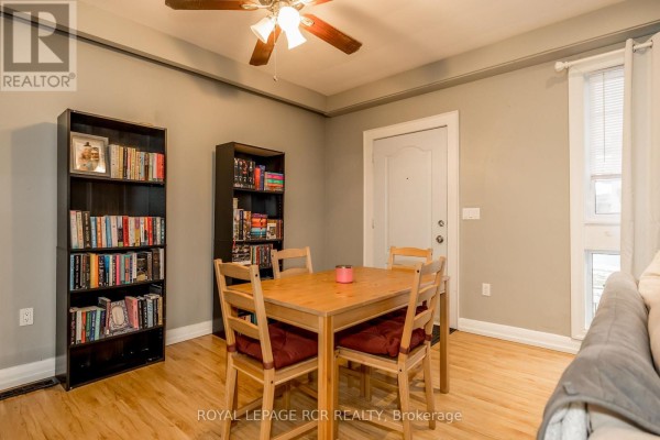 Bedroom with a TV, dresser, and a workspace nook - 1 - 22 Centre Street, Bradford West Gwillimbury