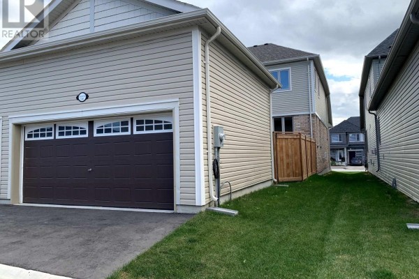 Family room - 1 - 220 Farley Road, Centre Wellington, ON N1M0H6 Photo 5