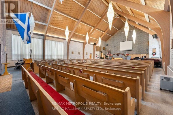 1 - 233 Westview Boulevard, Toronto, ON M4B3J7 Photo 2