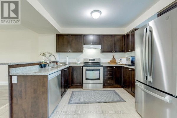 Kitchen - 1 - 2375 Truscott Drive, Mississauga, ON L5J2B1 Photo 4