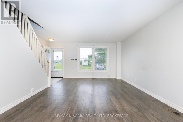 Kitchen - 1 - 252 Bertie Street, Fort Erie, ON L2A1Z6 Photo 5