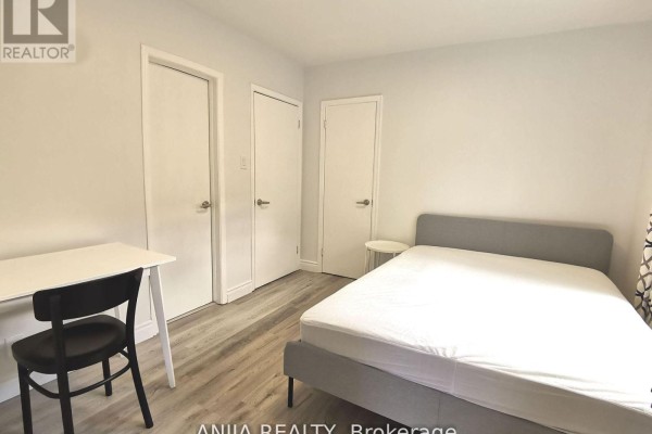 Bedroom - 1 - 256 Homewood Avenue, Toronto, ON M2R2N3 Photo 3