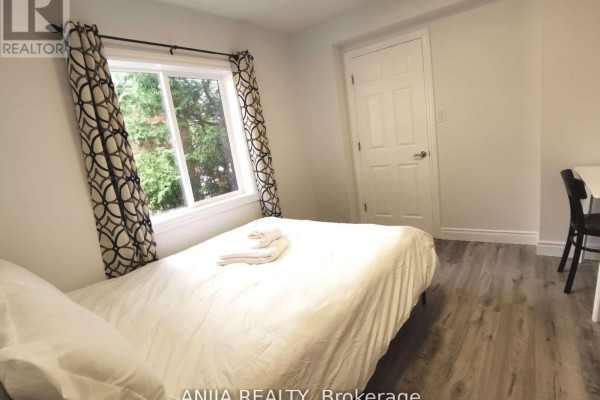 1 - 256 Homewood Avenue, Toronto, ON M2R2N3 Photo 5