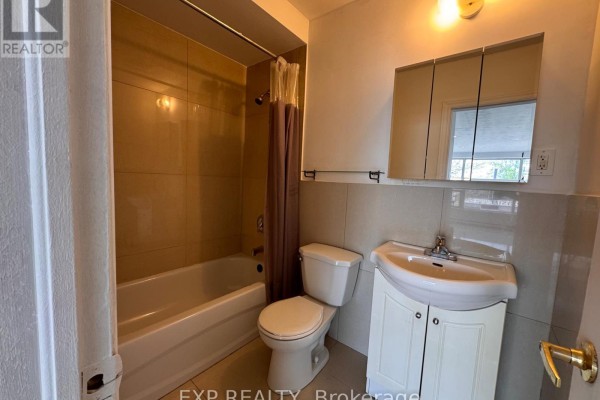 1 - 256 Lakeshore Road E, Mississauga, ON L5G1G9 Photo 5