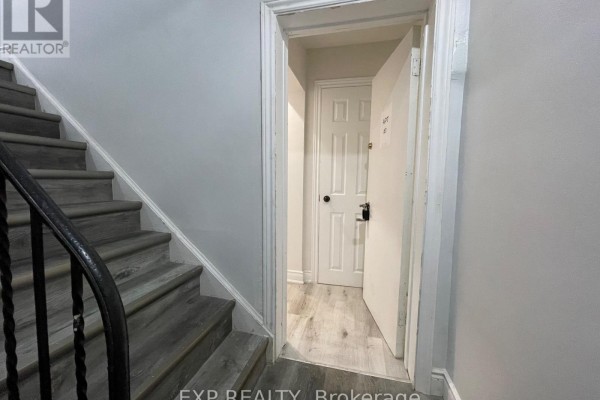 1 - 259 Lakeshore Road E, Mississauga, ON, photo 2