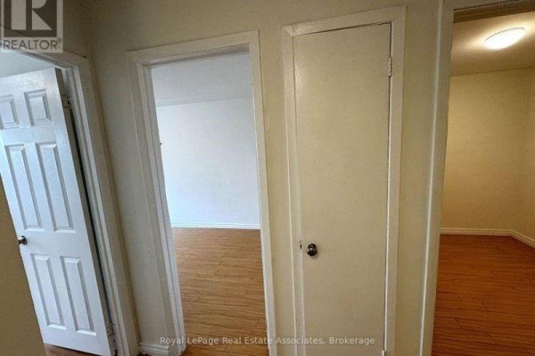1 - 3071 Hurontario Street, Mississauga, ON L5A4E4 Photo 4