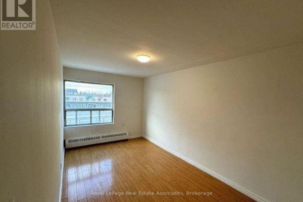 1 - 3071 Hurontario Street, Mississauga, ON L5A4E4 Photo 5