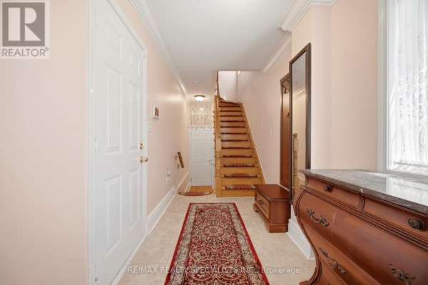 Family room - 1 - 3071 Treadwells Drive, Mississauga, ON L4X1L5 Photo 5