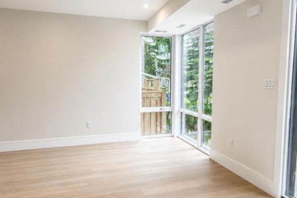 Bathroom - #1 - 43 Elmwood Avenue N, Mississauga, ON L5G3K1 Photo 5