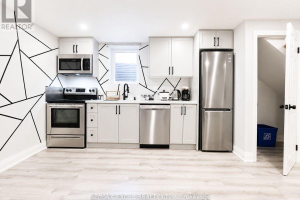 Bedroom - 1 - 45 Pineneedle Drive, Aurora, ON L4G4Y6 Photo 3