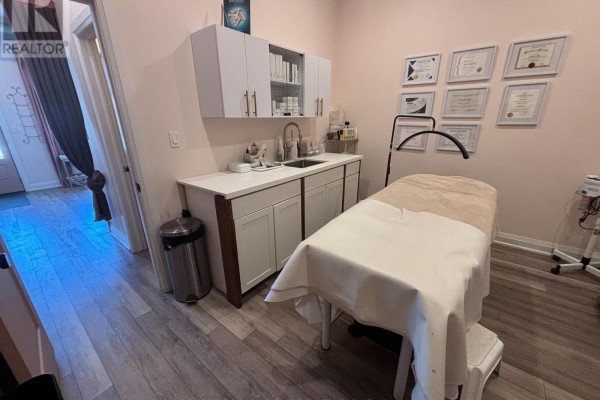 1 - 52 Barton Street E, Hamilton, ON, photo 3