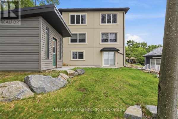 1 - 54 Florence Street W, Huntsville, ON, photo 2