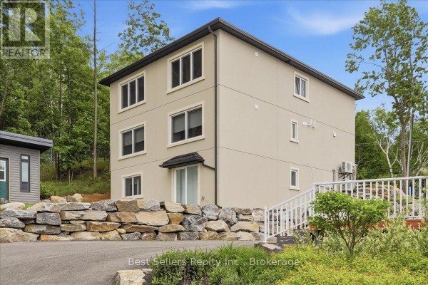 1 - 54 Florence Street W, Huntsville, ON, photo 3