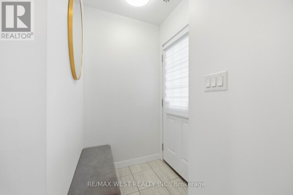 1 - 6 Bicknell Avenue, Toronto, ON M6M0B4 Photo 5