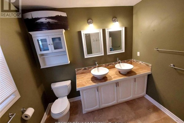 #1 - 880 Leslie Valley Drive, Newmarket, ON, photo 2