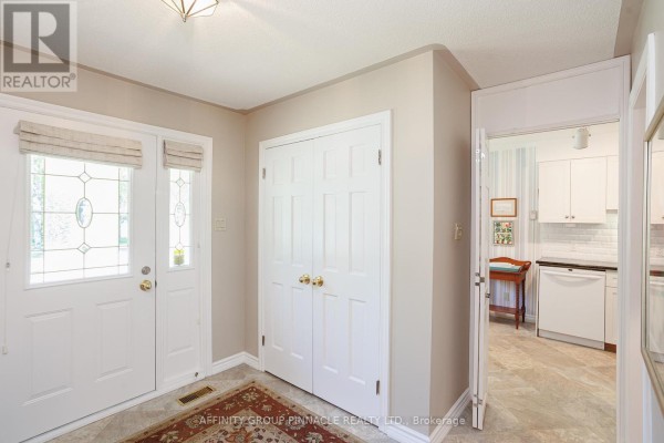 Entrance hallway with a double closet, French doors opening to a kitchen. - 1 - 90 Parklawn Boulevard, Brock