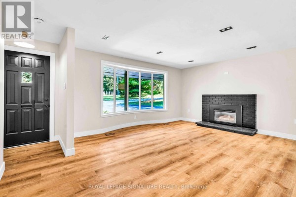 Living room - 986 Srigley Street, Newmarket, ON L3Y1Y3 Photo 4