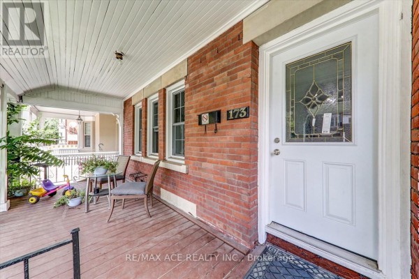 1 - Flr2 - 173 Spadina Road, Toronto, ON M5R2T9 Photo 4