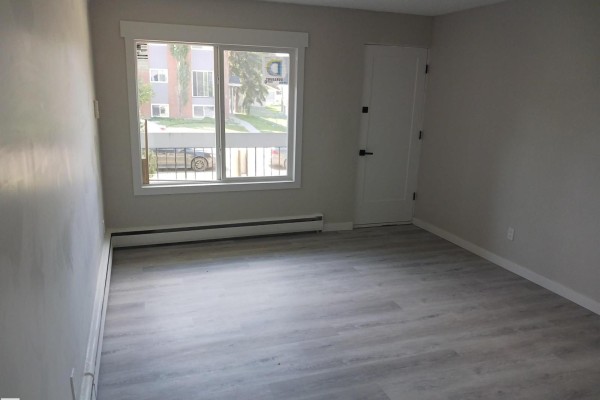 #1 10045 154 St Nw, Edmonton, AB, photo 3