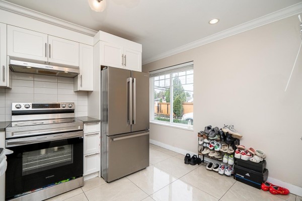 1 10282 132 Street, Surrey, BC V3T0C4 Photo 3