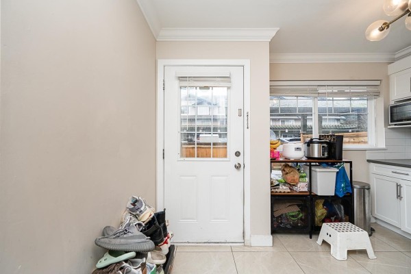 1 10282 132 Street, Surrey, BC V3T0C4 Photo 4