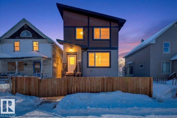 Primary Bedroom - #1 11616 82 St Nw, Edmonton, AB T5B2V8 Photo 3
