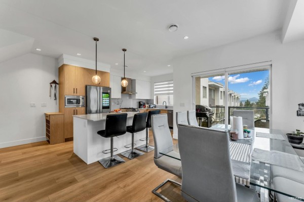 1 12585 104a Avenue, Surrey, BC V3V0G7 Photo 4