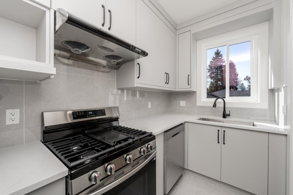 1 14259 Park Drive, Surrey, BC V3R5P1 Photo 2
