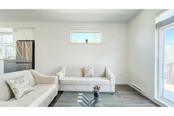 1 15487 99a Avenue, Surrey, BC V3R0G9 Photo 4