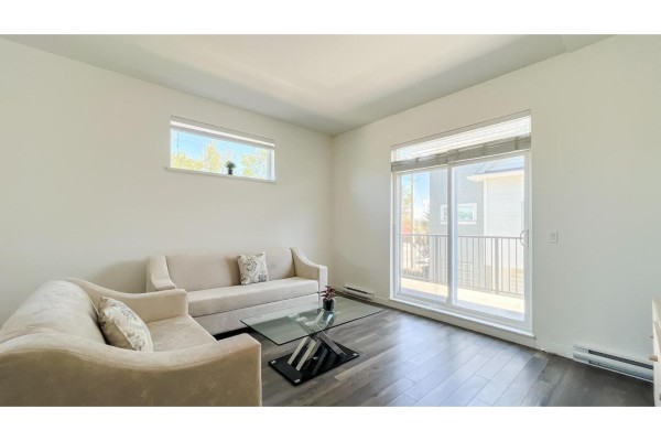 1 15487 99a Avenue, Surrey, BC V3R0G9 Photo 5