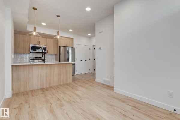 Kitchen - #1 16231 19 Av Sw, Edmonton, AB T6W5C6 Photo 3