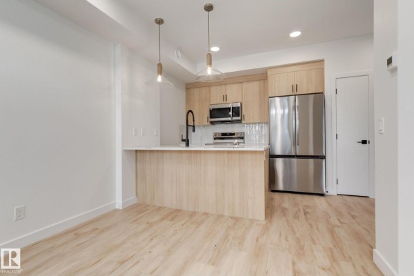 #1 16231 19 Av Sw, Edmonton, AB T6W5C6 Photo 5