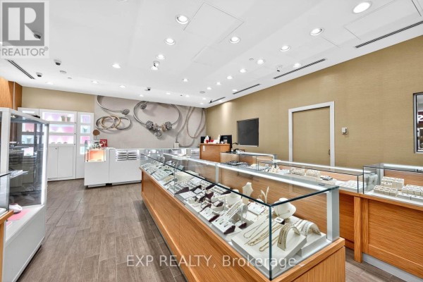 1-174 - 100 City Centre Drive, Mississauga, ON L5B2C9 Photo 3