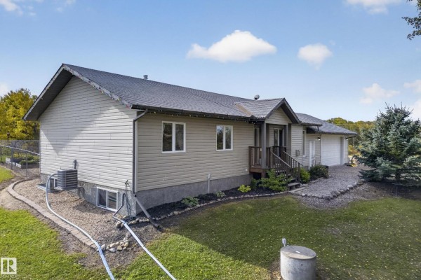 Primary Bedroom - #1 20508 Township Road 502, Rural Beaver County, AB T0B4J2 Photo 4
