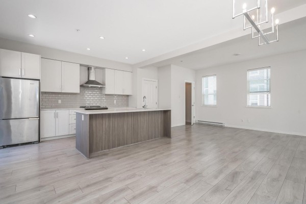 1 20723 Fraser Highway, Langley, BC V3A0K2 Photo 4