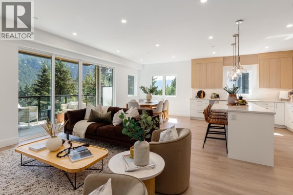 1 2098 Crumpit Woods Drive, Squamish