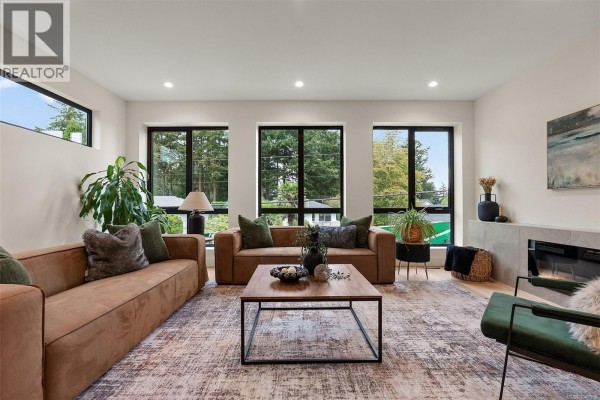 1 2215 Greenlands Rd, Saanich