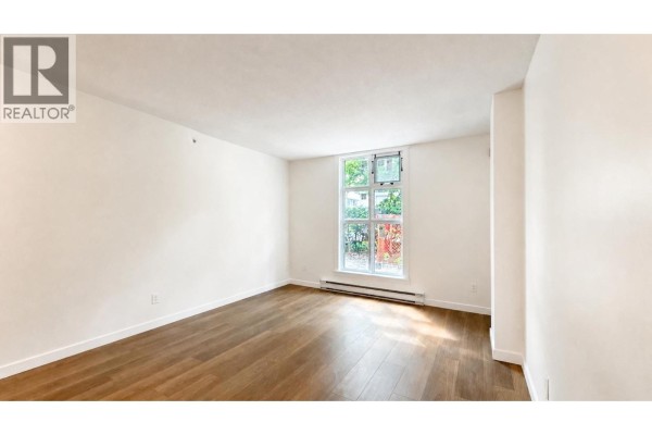 1 2528 E Broadway, Vancouver, BC V5M4V2 Photo 3