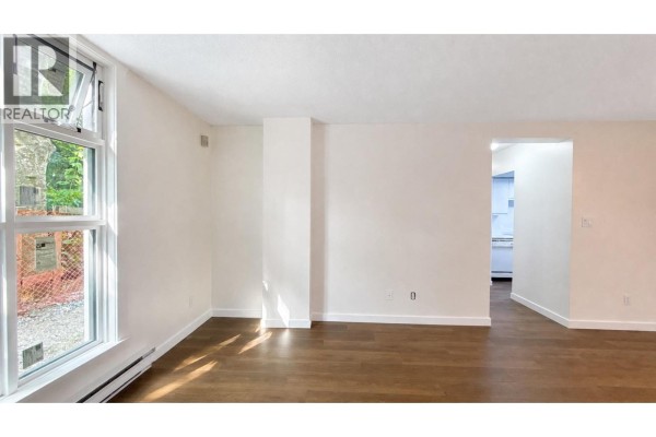 1 2528 E Broadway, Vancouver, BC V5M4V2 Photo 4