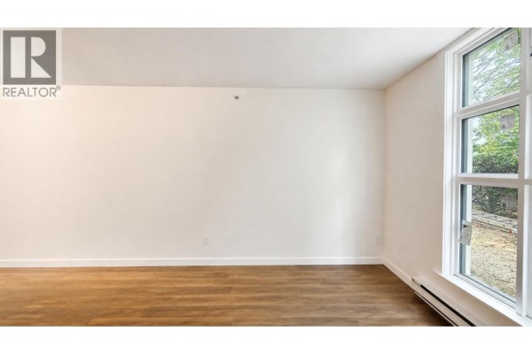 1 2528 E Broadway, Vancouver, BC V5M4V2 Photo 5