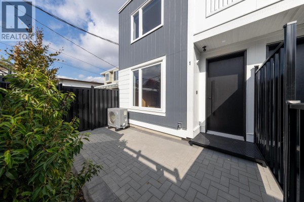 1 3268 E 18 Avenue, Vancouver, BC V5M2R7 Photo 2