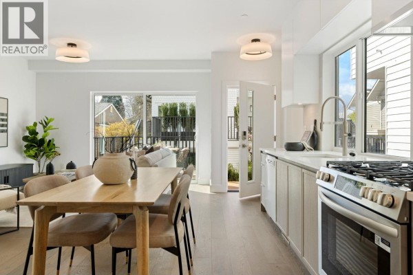 1 328 W 14th Street, North Vancouver, BC V7M1P6 Photo 4