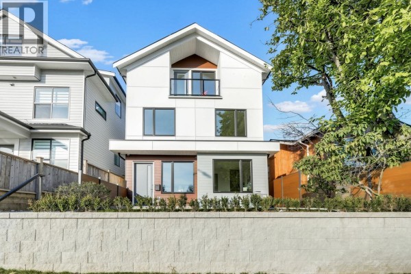 1 3547 E Georgia Street, Vancouver, BC V5K2L9 Photo 2