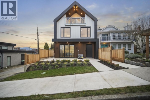 1 3623 Triumph Street, Vancouver, BC V5K1V4 Photo 2