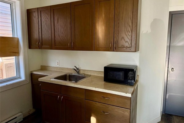 1-4 651 Flora Avenue, Winnipeg, MB R2W2S4 Photo 2